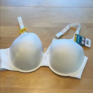 Vanity fair 42D bra NWT smooth back